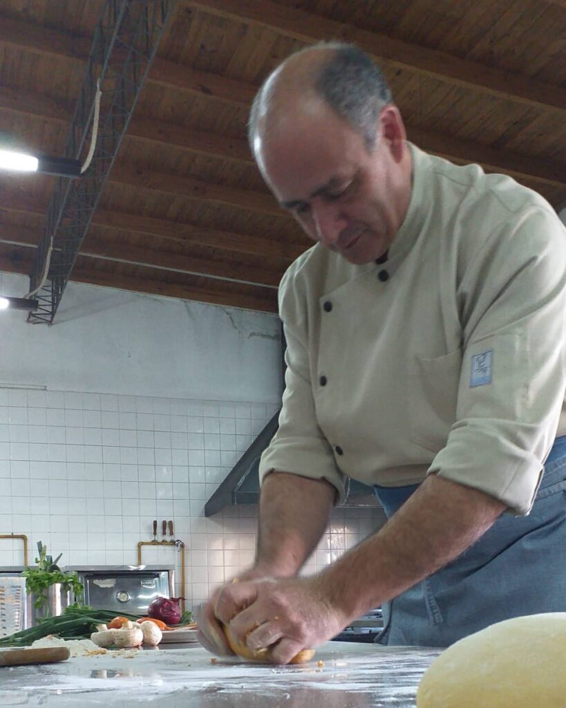 Desde el que invierte en abrir un restaurante hasta el último empleado de cocina, todos deben entender el valor del trabajo en equipo".